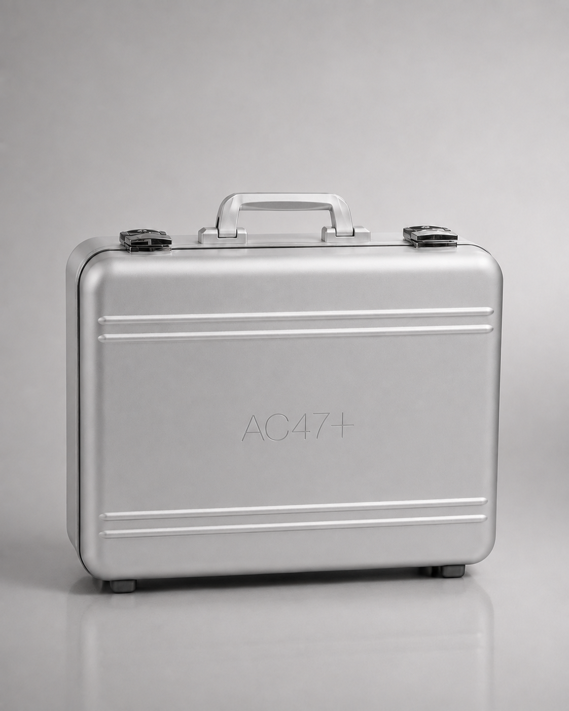Silver AC47 Case hard-shell carrying case.